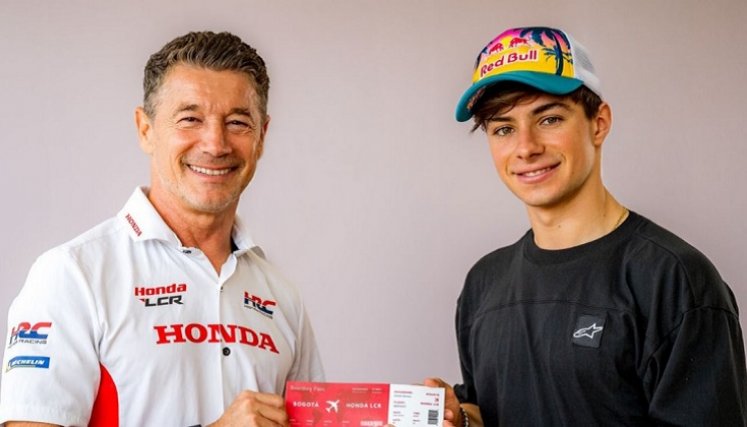 David Alonso, junto, con el director deportivo Pro Honda LCR Lucio Cecchinello.