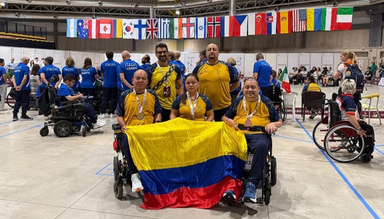 Jesús Romero Montoya (primero a la derecha) brilló en Olbia, Italia.
