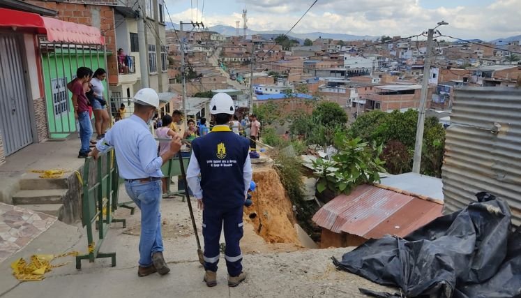 Se prenden las alarmas frente a posibles deslizamientos de tierra.