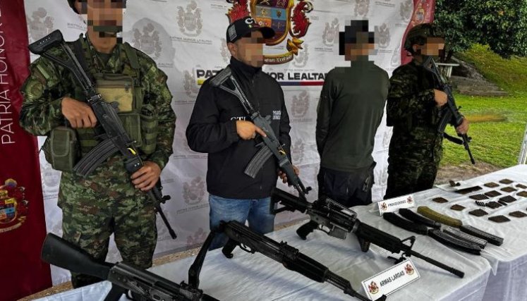 De la Espriella reportó 55 capturas y 1.011 kilos de cocaína incautados, y expresó condolencias por el militar asesinado en Huila.