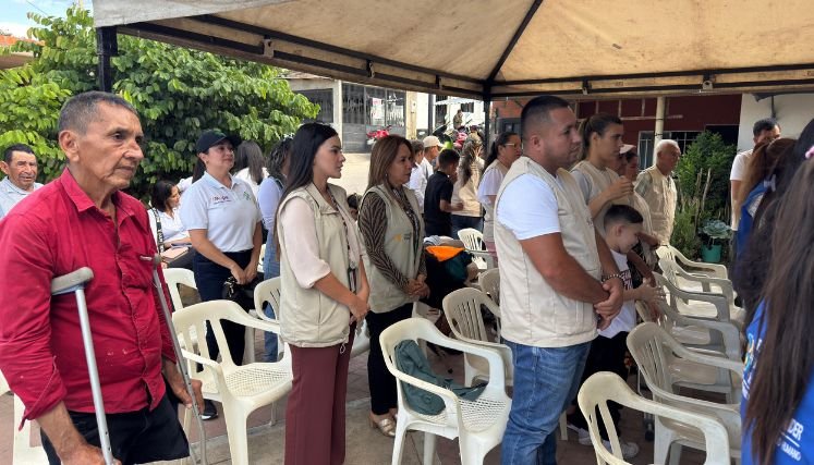Víctimas del conflicto armado exigen una vivienda digna. 