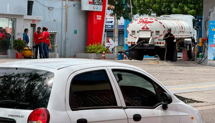 Estaciones de servicio. / Foto: Carlos Ramírez-La Opinión