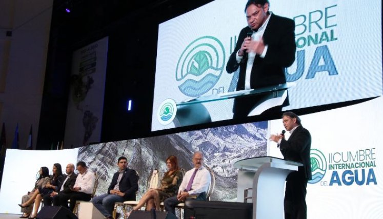 El gerente de la RAP del Gran Santander, Hugo Armando Rodríguez, interviene en la instalación de la II Cumbre Internacional del Agua/Foto: Cortesía