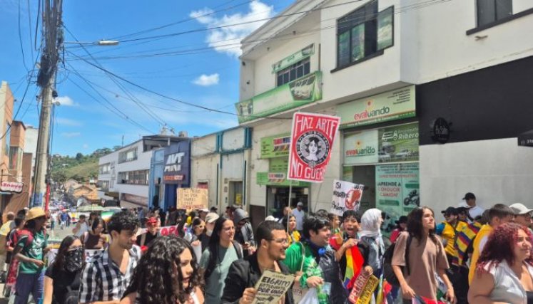 En ocaña también salieron a protestar las organizaciones sociales/Foto Javier Sarabia