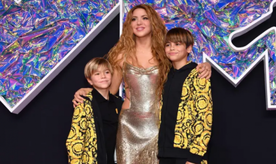  así controla Shakira 
