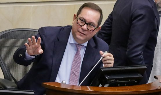 Presidente del Senado frena a Petro por solicitud de control a congresistas