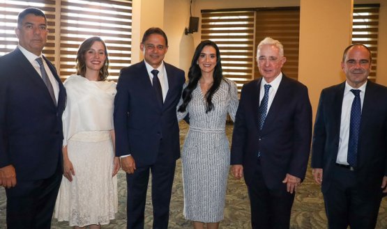 EXPRESIDENTE URIBE IRÁ CON PRESIDENTE DEL SENADO A POSESIÓN DE DE LA ESPRIELLA