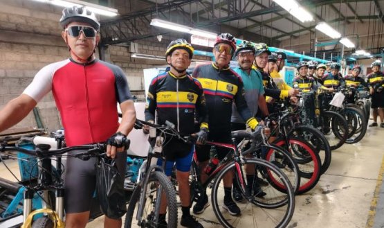 El grupo de ciclistas Los duros del MTB visitó las instalaciones de La Opinión.