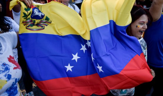 Gobierno y oposición de Venezuela pactan revisar leyes y gestionar el oro en Inglaterra