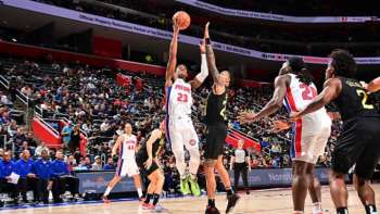  Los Pistons de Ditroit, hacen  su peor campaña en una misma temporada.
