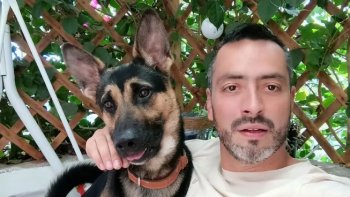 Hugo Marín, actor colombiano y su perro. Foto: IG @jorgehugomarin.