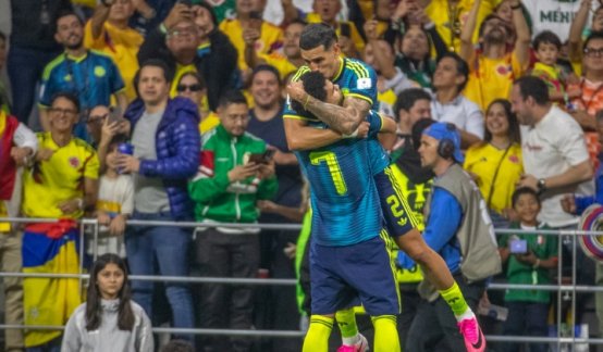 Selección Colombia vs Uzbekistán. Daniel Muñoz y Luis Díaz 17-06-26.