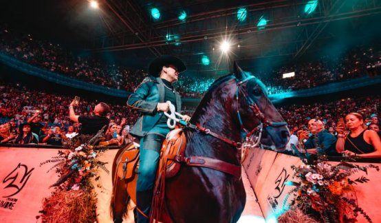 Yeison Jiménez y su caballo. Foto: Colprensa.
