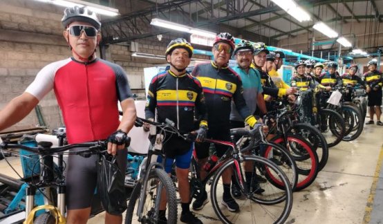 El grupo de ciclistas Los duros del MTB visitó las instalaciones de La Opinión.