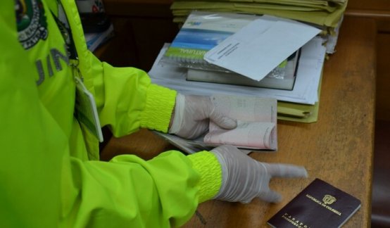 A prisión cinco presuntos integrantes de red que traficaba migrantes y falsificaba documentos