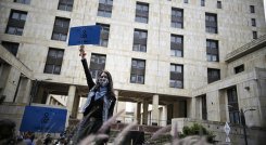 Manifestación ProVida encontrá de la despenalización del aborto, frente a la Corte Constitucional.