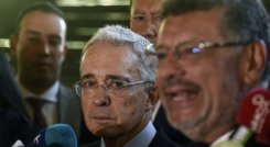 El expresidente Álvaro Uribe en compañía de su abogado Jaime Granados. / Foto: Archivo