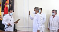 José Luis Duarte Gómez (centro) durante el acto de juramento como nuevo presidente de la Asamblea de Norte de Santander. (Foto: Asamblea de Norte de Santander)