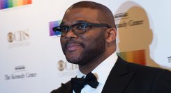 Tyler Perry es actor, comediante, cineasta, escritor y compositor estadounidense.
