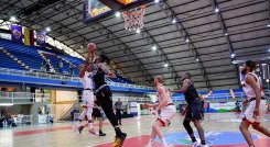 Una nueva victoria logró en la Liga de baloncesto al derrotar a Sabios