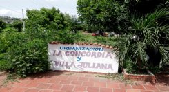 Un sendero es lo que separa a La Concordia de sus demás sectores. / Fotos Luis Alfredo Estévez / La Opinión.