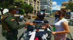 Los controladores viales velarán por descongestionar el centro de la ciudad. /La Opinión.