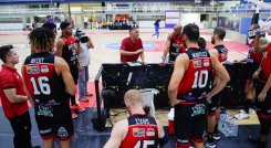 Dirigidos por el colombo-venezolano Orlando Guillent, quien remplazó a Bernardo Fitz González (sancionado por sus airados reclamos arbitrales en el último juego), el elenco rojinegro supo ordenarse sobre el maderamen del Evangelista Mora y controlar a su rival. / Foto: Cortesía