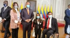 María Jimena López Jácome, a pesar de su baja estatura y luego de una larga batalla en el mundo laboral, conquistó un espacio en el Gobierno Nacional. / Foto: Cortesía