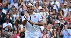 Roger Federer tenista suizo, sigue con paso firme en Wimbledon