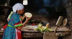 La arepa ocañera es utilizada a diario en el desayuno, la cena e incluso con la sopa del almuerzo en algunos hogares./ FOTOS CORTESÍA