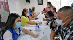 La Unidad de Víctimas entrega las cartas donde se notifica a los labriegos la indemnización luego de padecer el fenómeno de la violencia.