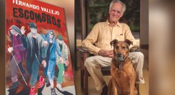 Fernando Vallejo junto a 'Brusca', su perra y ahora única compañía. / Foto: Cortesía de Penguin Random House