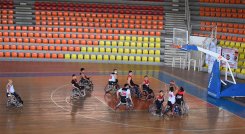 Baloncesto en silla de ruedas en la Toto Hernández. 