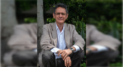 Es escritor, docente universitario y poeta colombiano con gran renombre a nivel internacional.