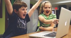 Piden regular internet en los niños