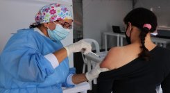 Los interesados en aplicarse el biológico deben inscribirse previamente en el portal asignado por el Ministerio de Salud. / Foto: Cortesía/ La Opinión