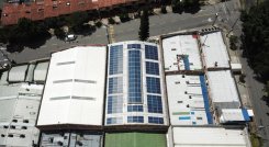 El almacenamiento y los sistemas fotovoltaicos aislados (energía solar) son soluciones ideales para que las compañías tengan un respaldo a la red convencional para cuando se presenten cortes o deficiencia en el servicio.