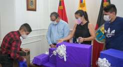 Este martes, al pequeño narrador de cuentos en internet, Dylan Quintero, se le cumplió el sueño y el mandatario de Norte de Santander le entregó una computadora y otros equipos de alta calidad. / Foto: Cortesía