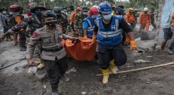 la espectacular erupción que devastó varios pueblos durante el fin de semana./AFP