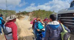 Campesinos bloquean la carretera que conduce hacia el relleno sanitario regional de la Madera del municipio de Ocaña. Están cansados de la demora en la adecuación de las vías y la contaminación ambiental.