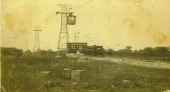 El cable aéreo del siglo pasado no resistió a los avances de la infraestructura vial y desapareció. Historiadores califican de miopes a los mandatarios de turno quienes no tuvieron una visión para conservarlo como atractivo turístico de la región. / Foto: Archivo / La Opinión 