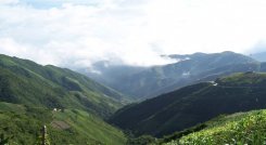 En la zona del Catatumbo existe revuelo por la actitud de las disidencias de las FARC de entregar kits escolares a los niños de la región. Autoridades hacen seguimiento a esa información para determinar responsables y la veracidad de ese material fílmico.