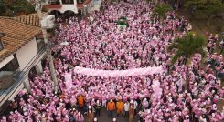 En aras de mostrar la importancia de la mujer en la sociedad ocañera se desarrolló una caminata para reivindicar sus derechos. / Foto: Cortesía 