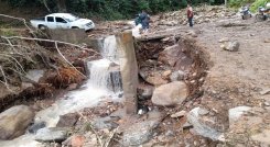 Una emergencia vial se registra en la zona del Catatumbo ante la ola invernal. Foto cortesía.
