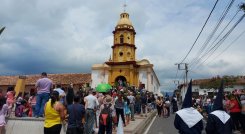 Miles de turistas arriban a la Hidalga Villa para participar en los actos litúrgicos de Semana Santa en Ocaña.