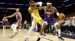 Los Lakers perdieron contra contra el Phoenix Suns, quedando en el número 11 de la clasificación y sin posibilidad de pasar.  