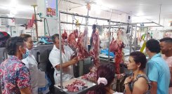 Inconvenientes en los horarios por sistemas de refrigeración genera la discordia entre los expendedores de carne en el municipio de Ocaña. El nuevo operador de la Planta de Beneficio Animal dispuesto a entregar el producto en las horas de la noche para evitar la descomposición.