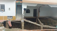 Inminente peligro por el desplome de unas viviendas en el barrio Las Mercedes de Ocaña. La administración se encuentra a la espera de una consultoría para presentar el proyecto y canalizar recursos. / Foto: Javier Sarabia / La Opinión 