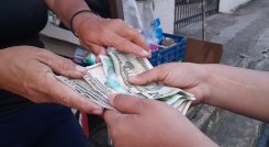 Comerciantes del Táchira temerosos a recibir bolívares ante alza del dólar. Fotos Anggy Polanco / La Opinión