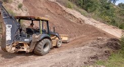 La administración municipal adelanta el proceso de recuperación de la arteria vial que conduce hacia el corregimiento de Pueblo Nuevo. / Foto: Cortesía / La Opinión 